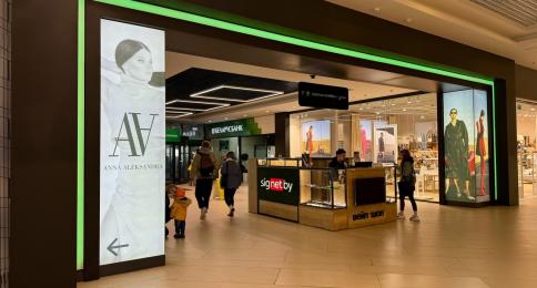 Реклама на угловых световых колоннах